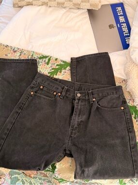 Classic Black High-Rise Levi’s Jeans